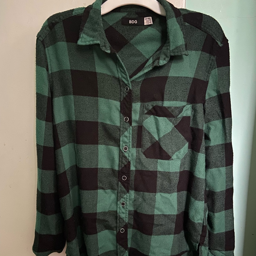 BDG green Buffalo plaid flannel with high-low hem
